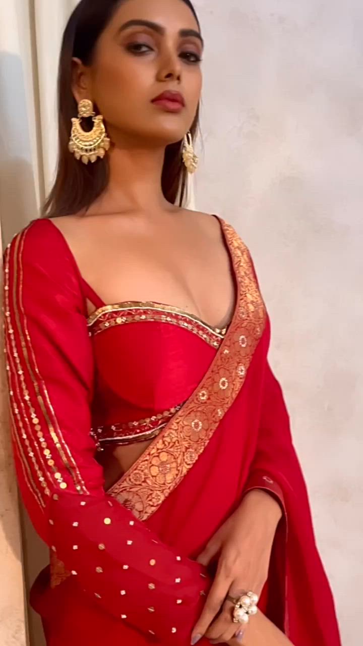 hand embroidered saree intricate beauty